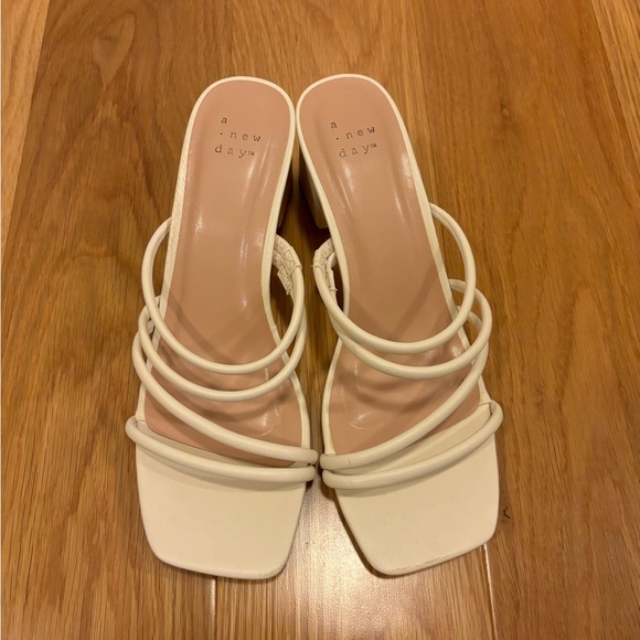 A New Day Cream Strappy Blakey Sandals with Block Heel Size 8 in great condition - Picture 3 of 9